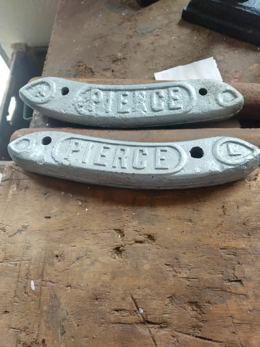 3 pairs of vintage PIERCE cast name plates - Image 2