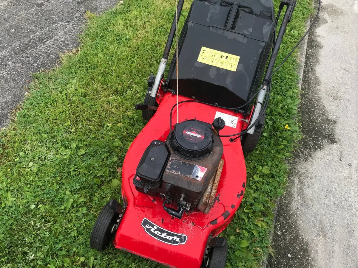 Castle garden self drive lawnmower - Image 2