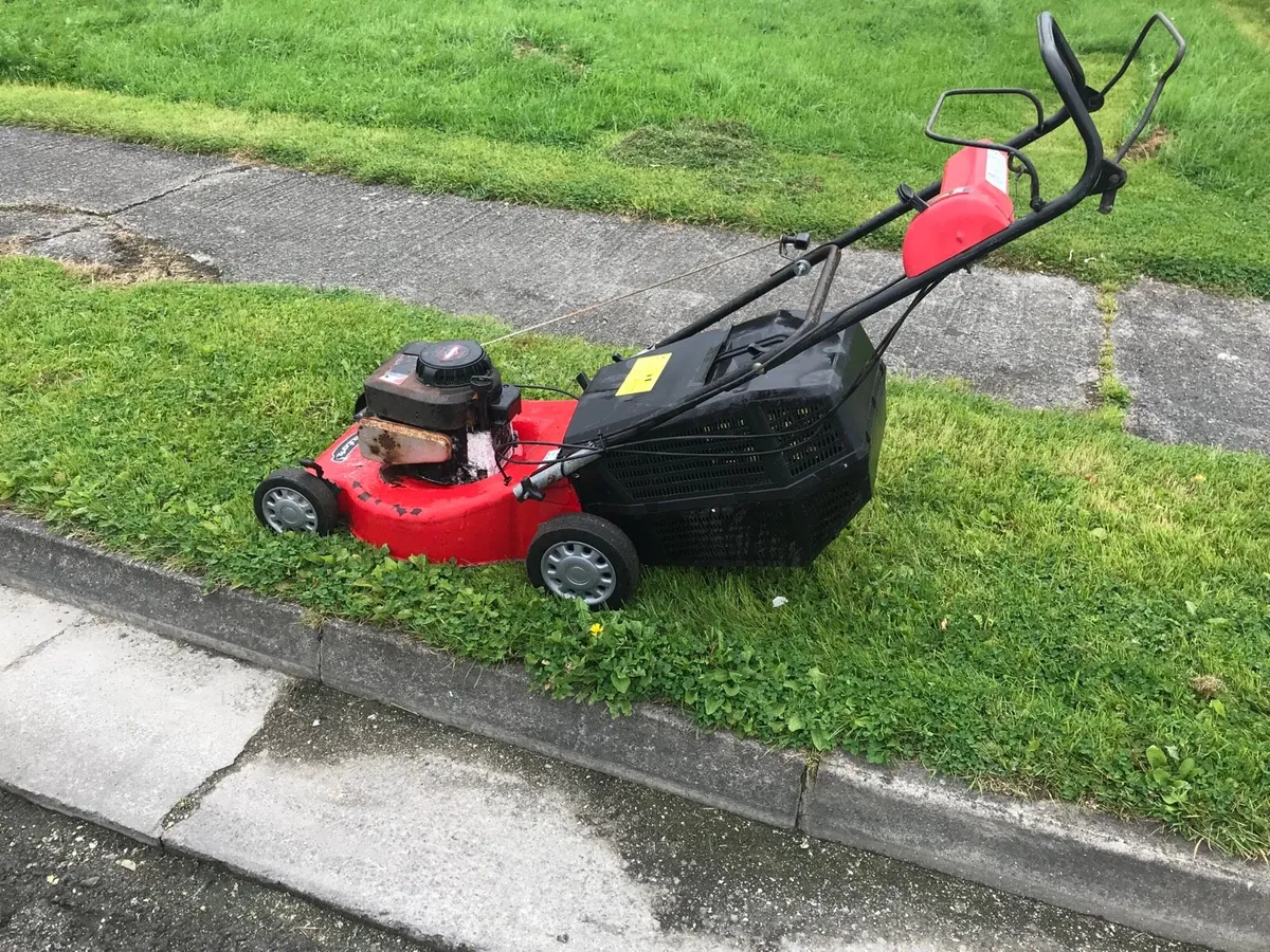 Castle garden self drive lawnmower - Image 4