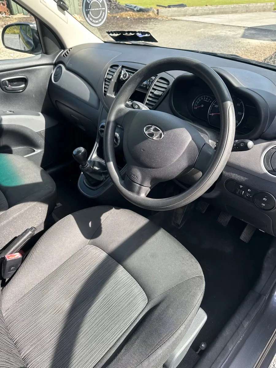 Hyundai i10 2011 - Image 2