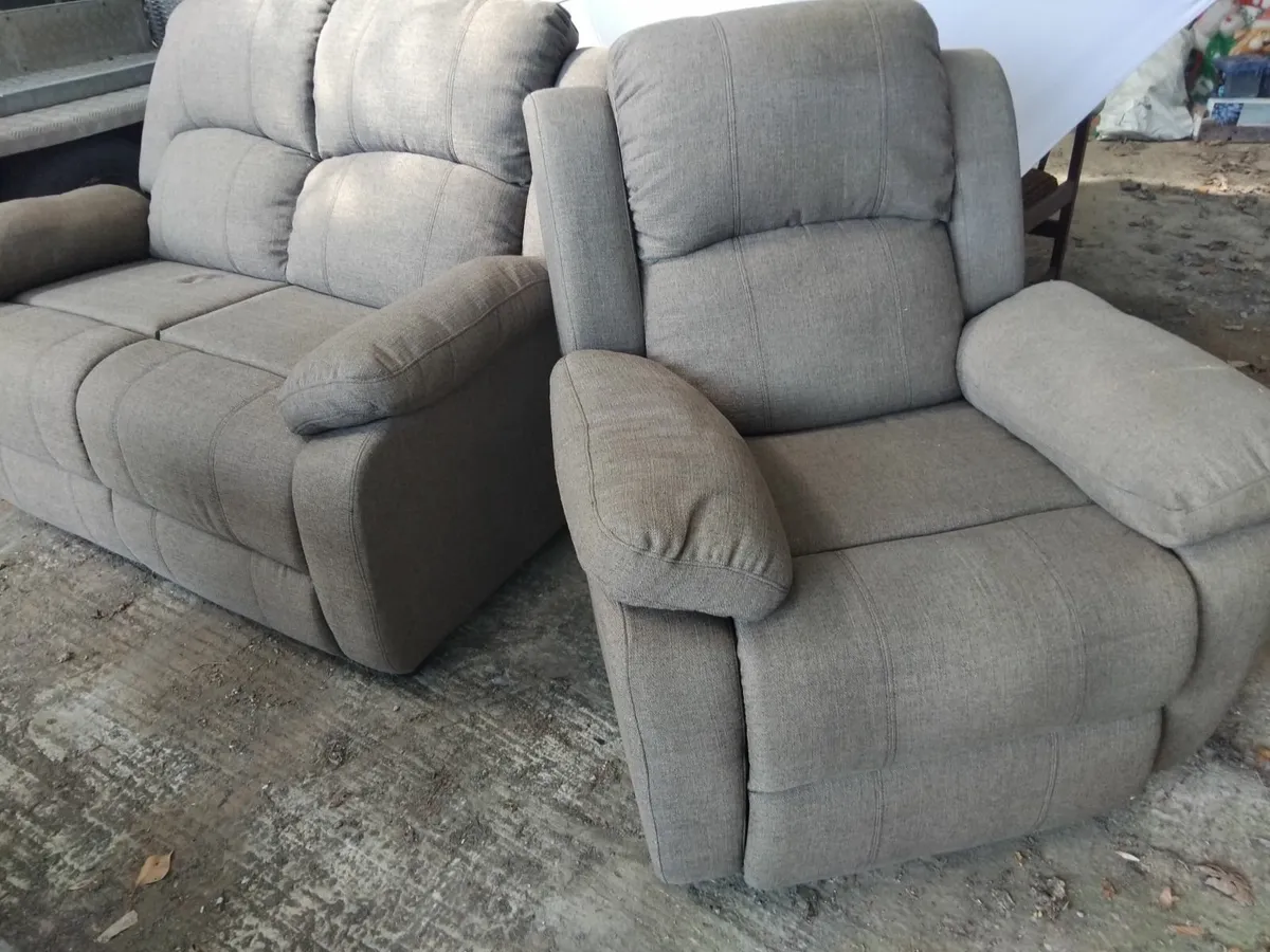 2 seater plus recliner chair - Image 2