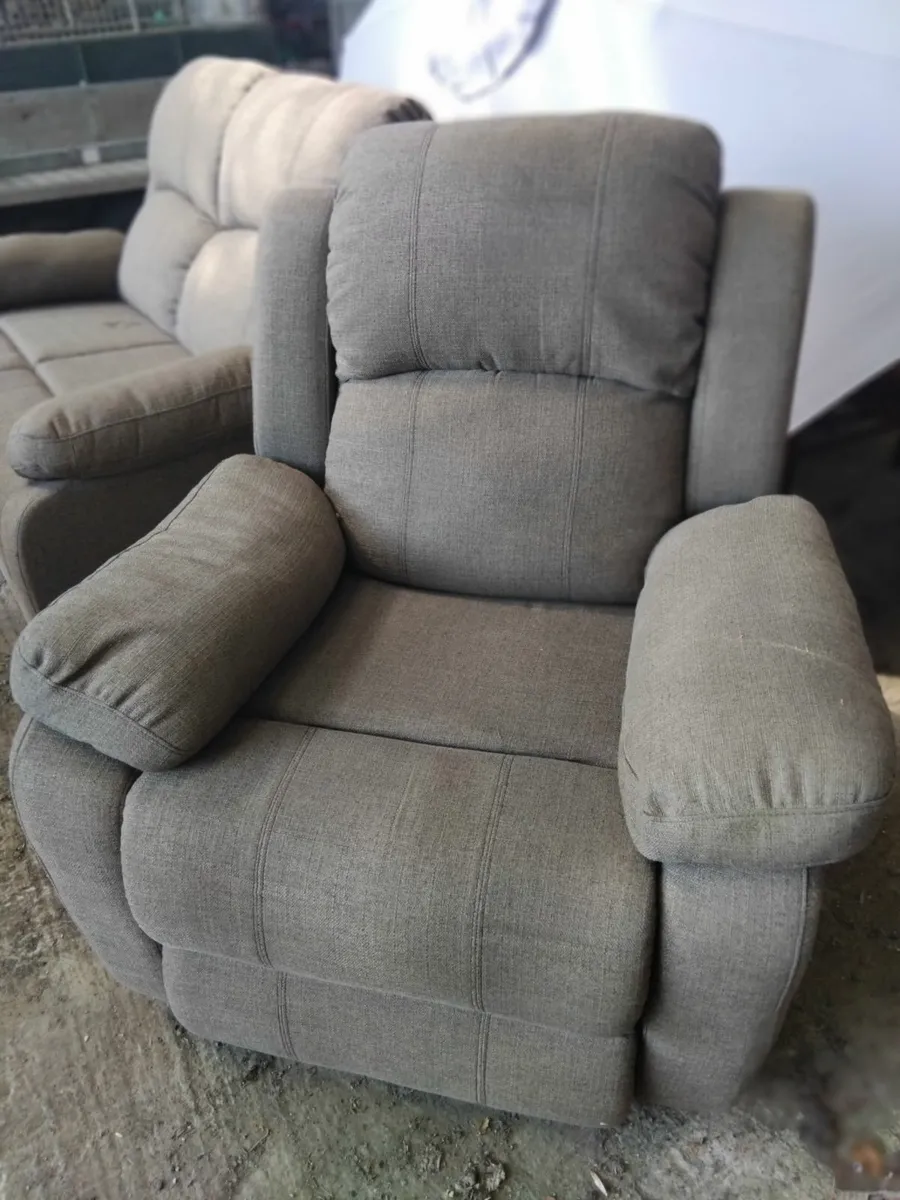 2 seater plus recliner chair - Image 3