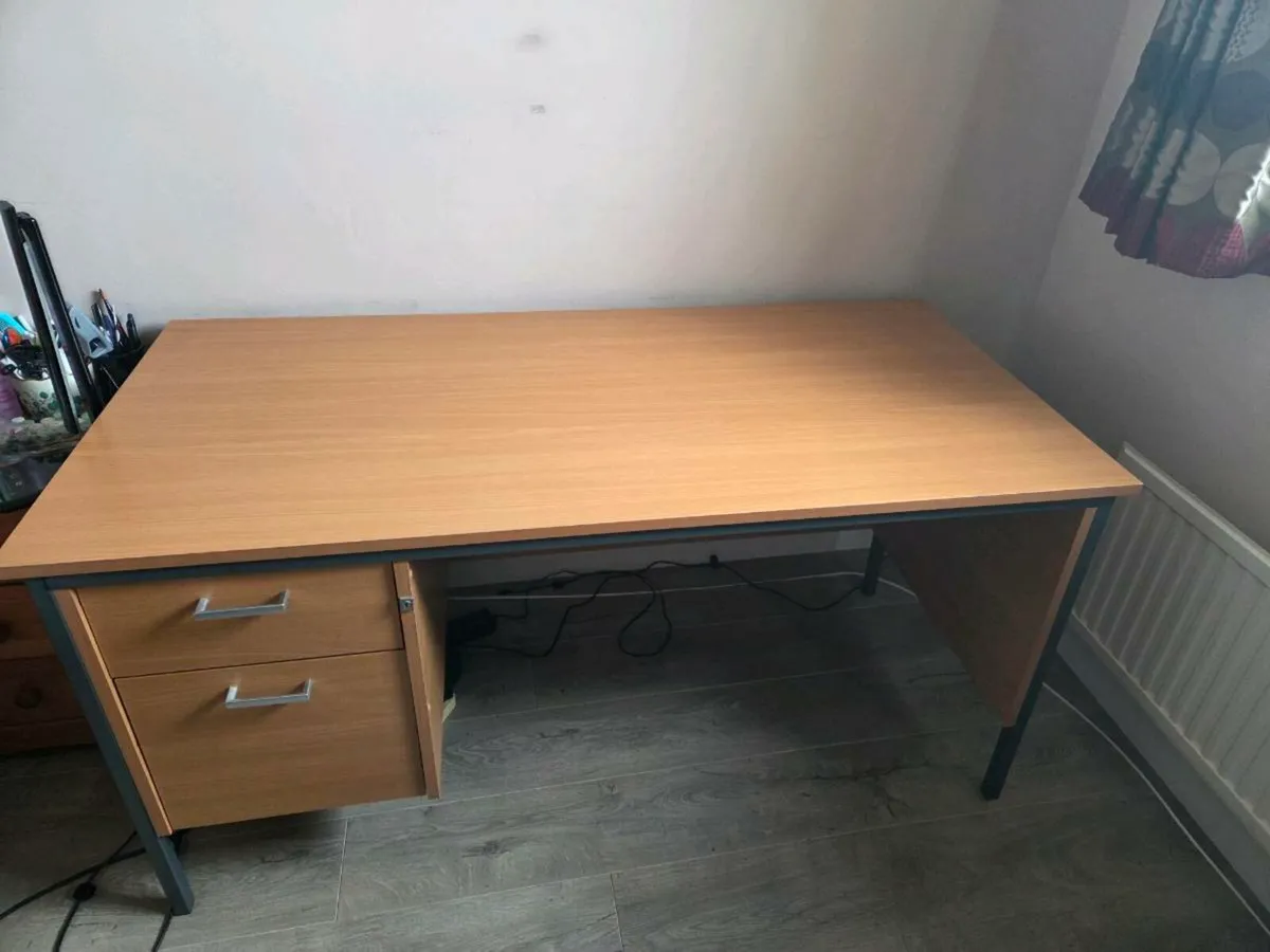 Executive desk - Image 1