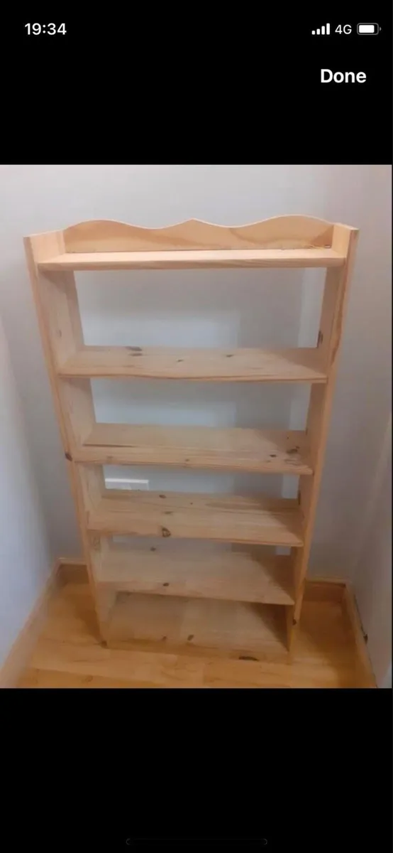 Pine book shelf €20