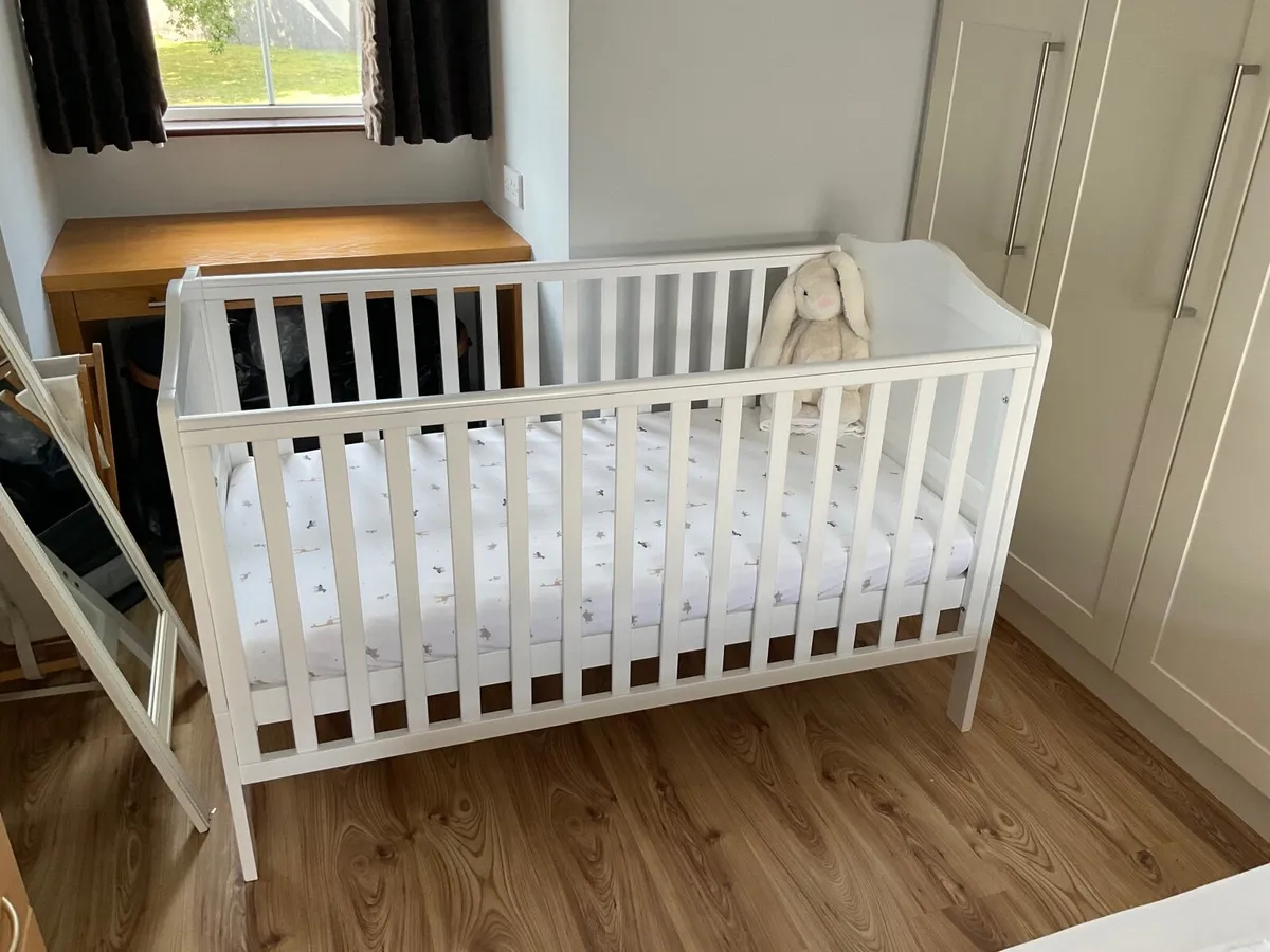 Baby’s Cot - Image 1