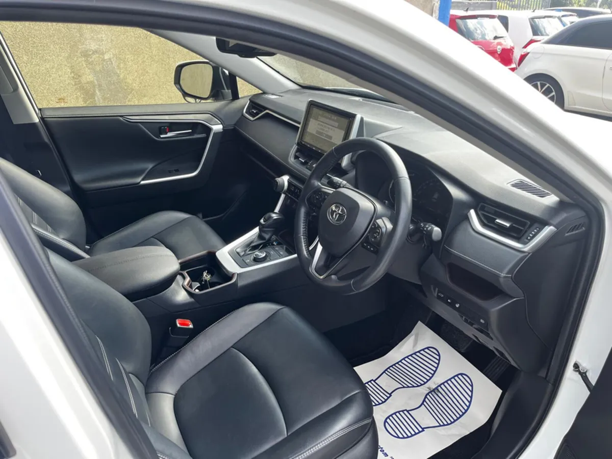 Toyota RAV4 LUNA 2.5 PETROL HYBRID HIGH SPEC - Image 4