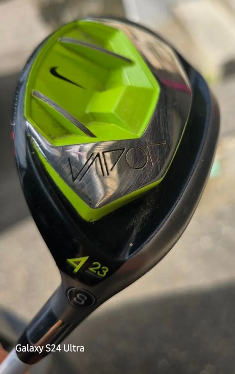 Like new Nike Vapor 4 hybrid Stiff shaft 22 degree - Image 2