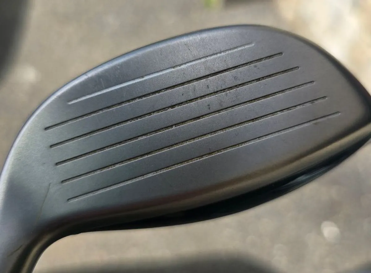 Like new Nike Vapor 4 hybrid Stiff shaft 22 degree - Image 3