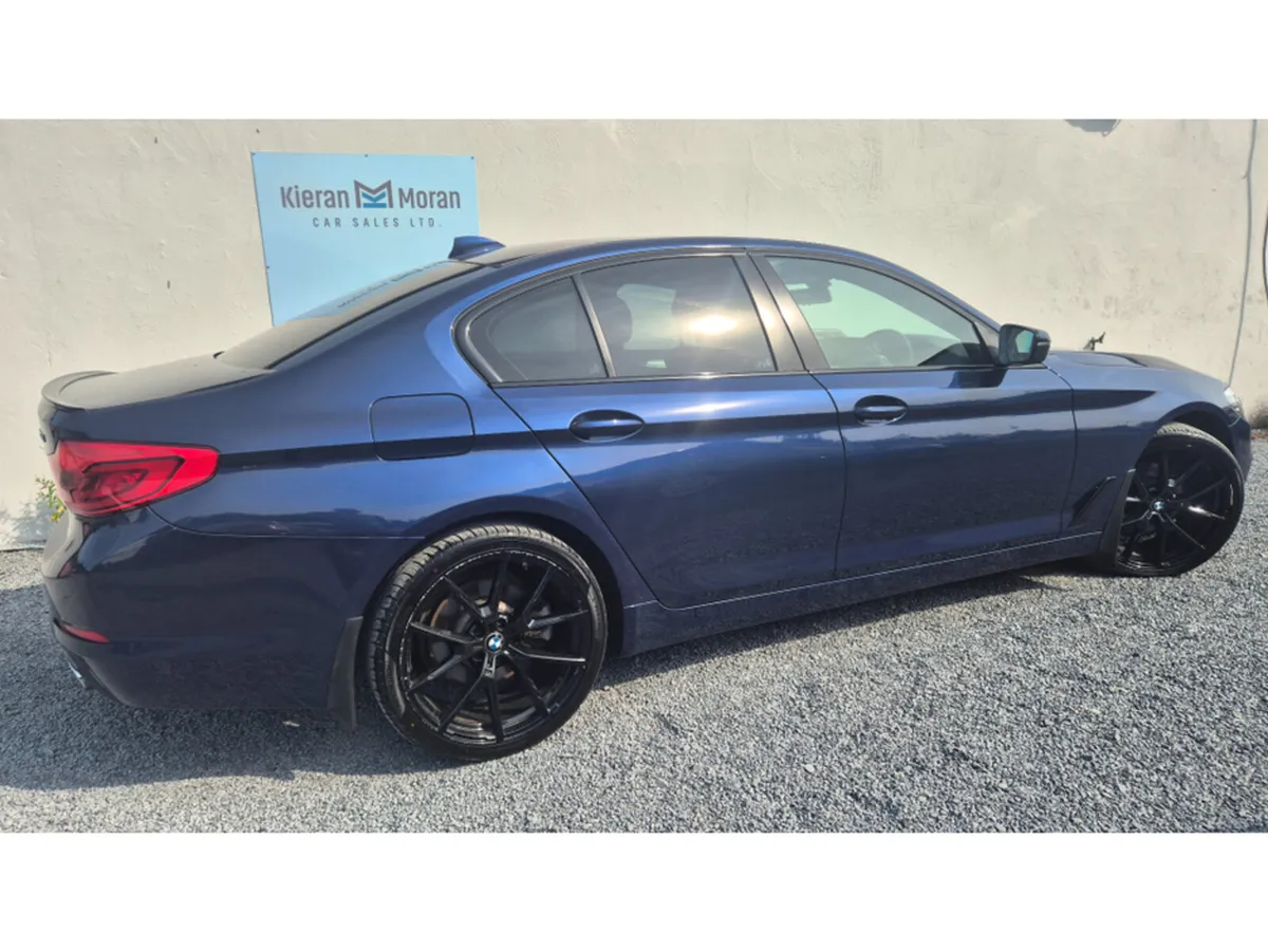 BMW 5-Series 520d AUTO - Image 4