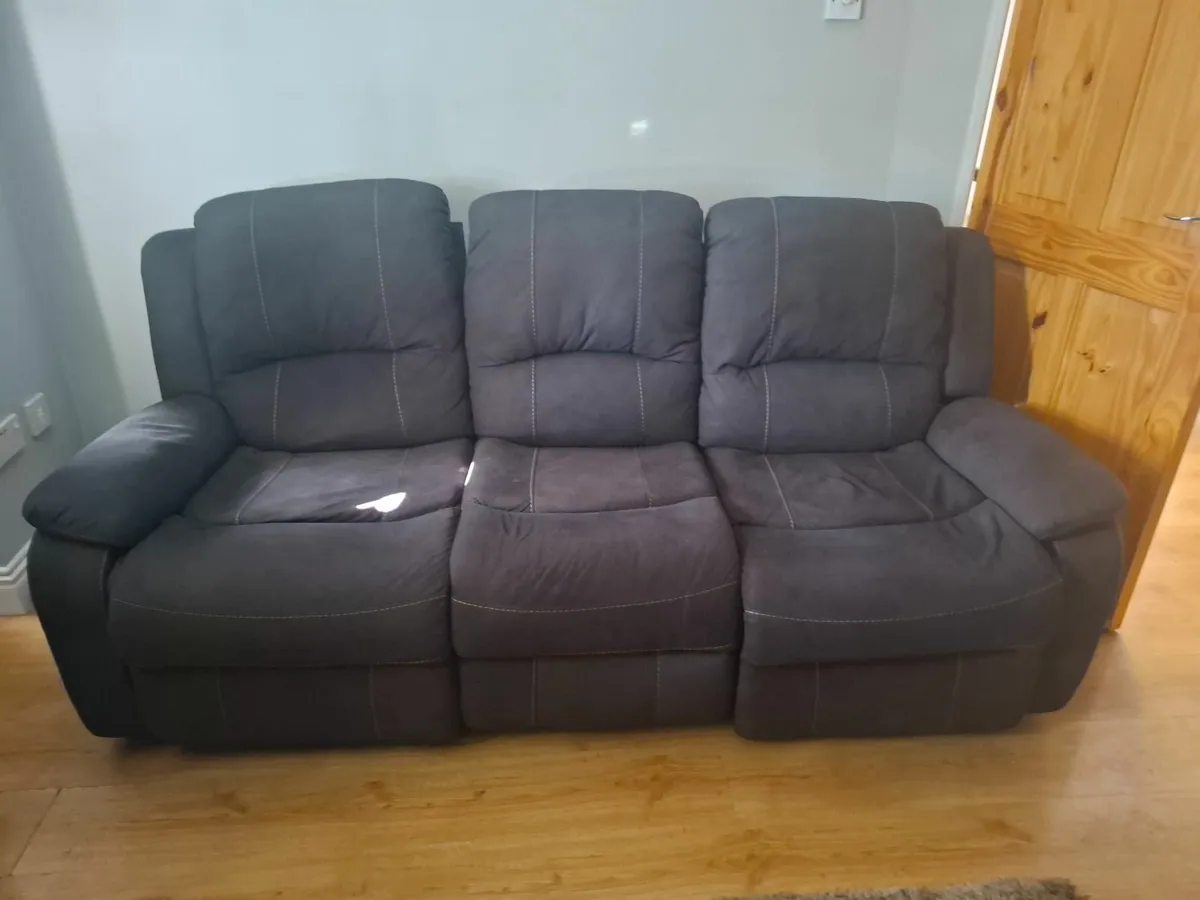 Sofa couch - Image 1