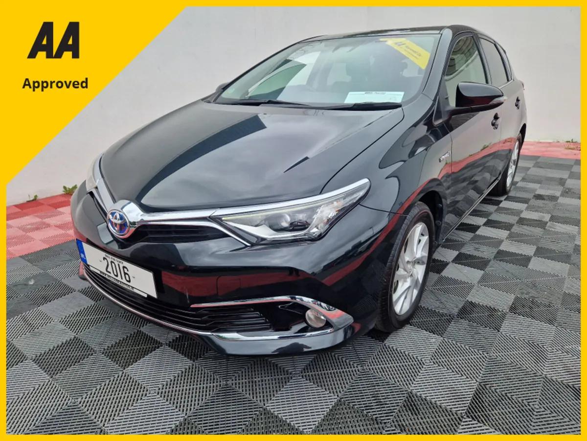 Toyota Auris G-PACK 1.8 HYBRID 5DR  AUTOMATIC - Image 1
