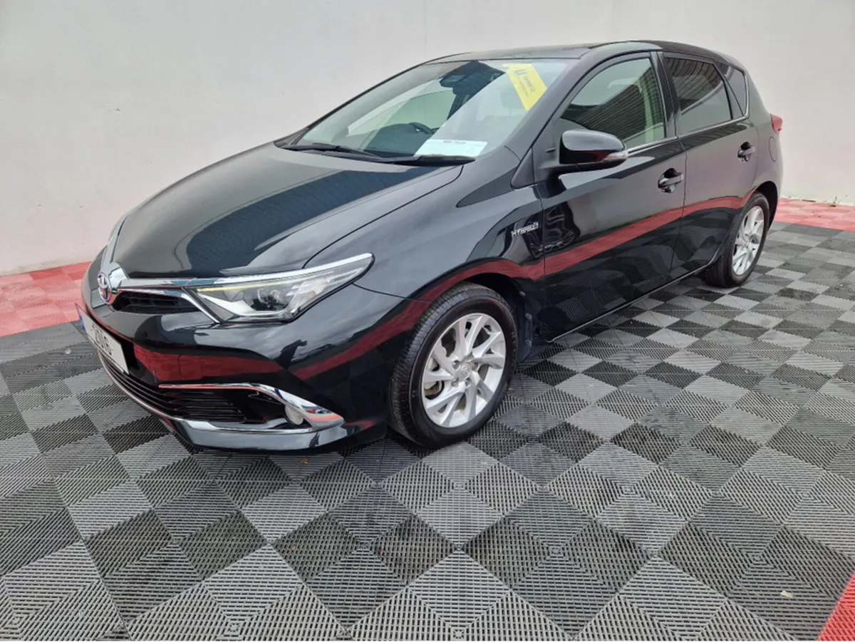 Toyota Auris G-PACK 1.8 HYBRID 5DR  AUTOMATIC - Image 3