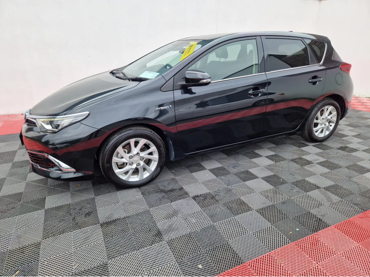 Toyota Auris G-PACK 1.8 HYBRID 5DR  AUTOMATIC - Image 4