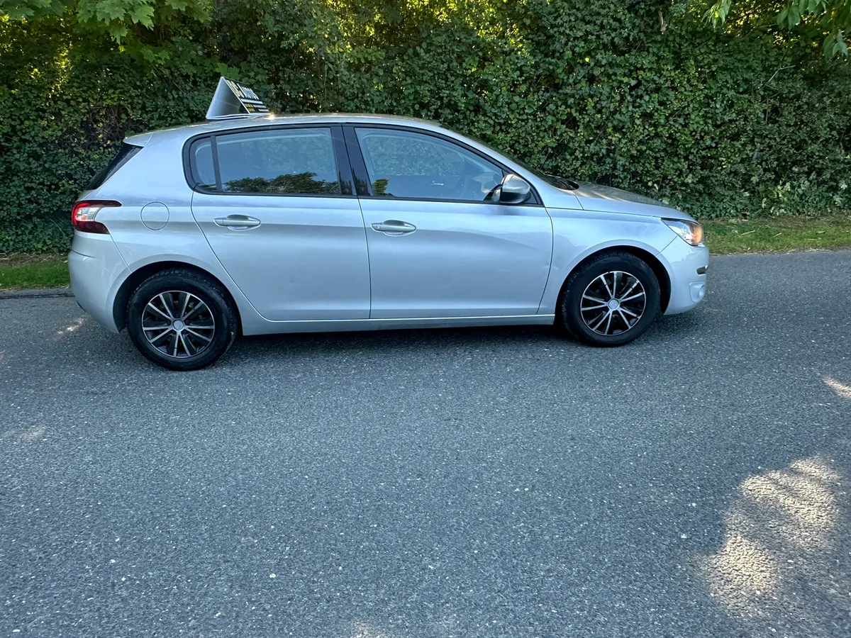15 Peugeot 308 - Image 2