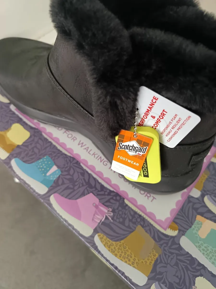 Sketchers boots - Image 1