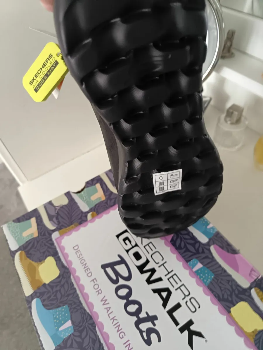 Sketchers boots - Image 3