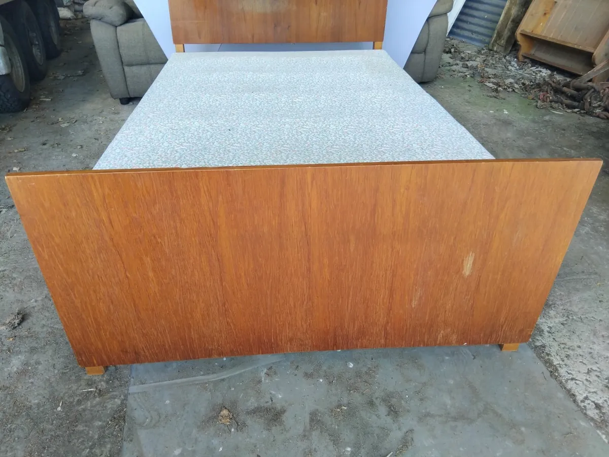 Vintage bed - 4ft - Image 1