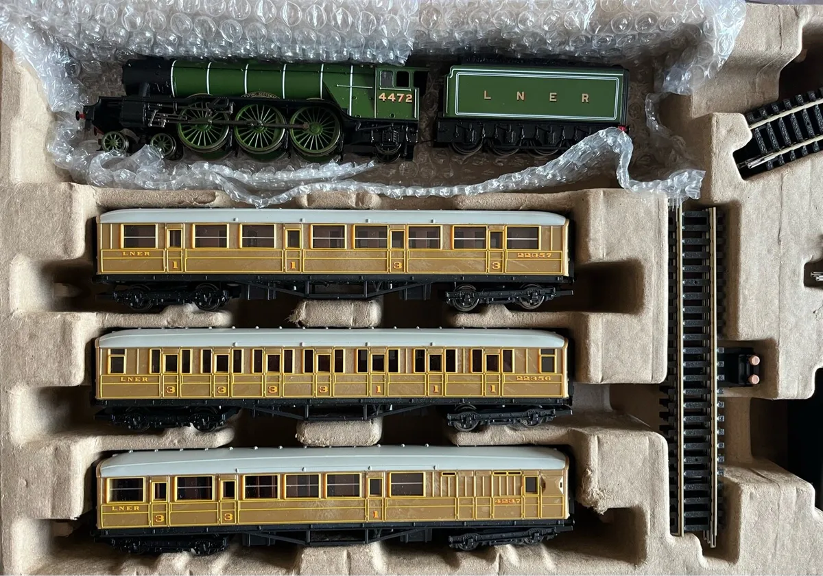 Hornby R1255 Flying Scotsman Trainset COMPLETE - Image 2