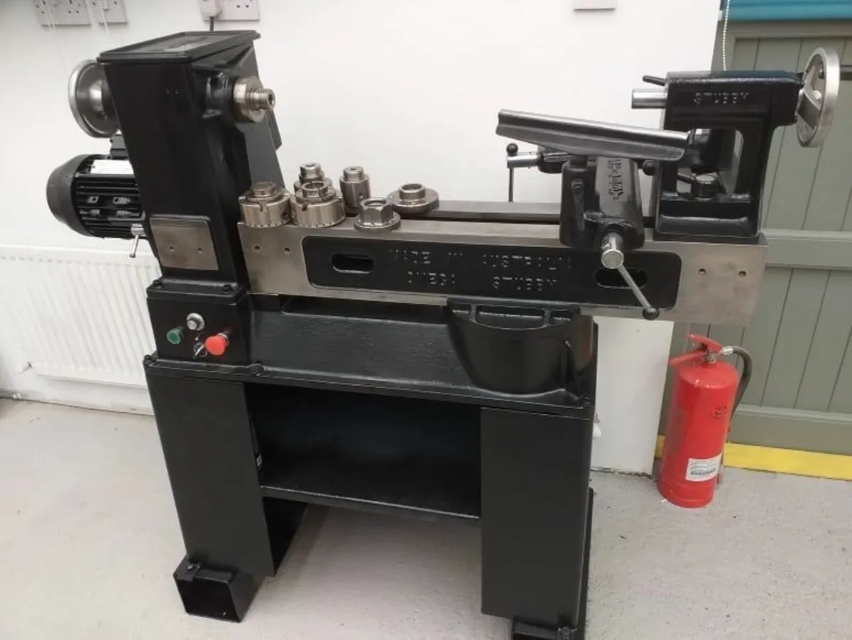 Woodturning lathe