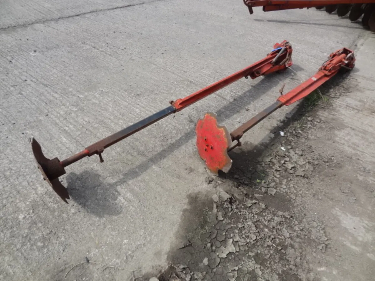 Pair of Power harrow Hydraulic Markers - Image 2