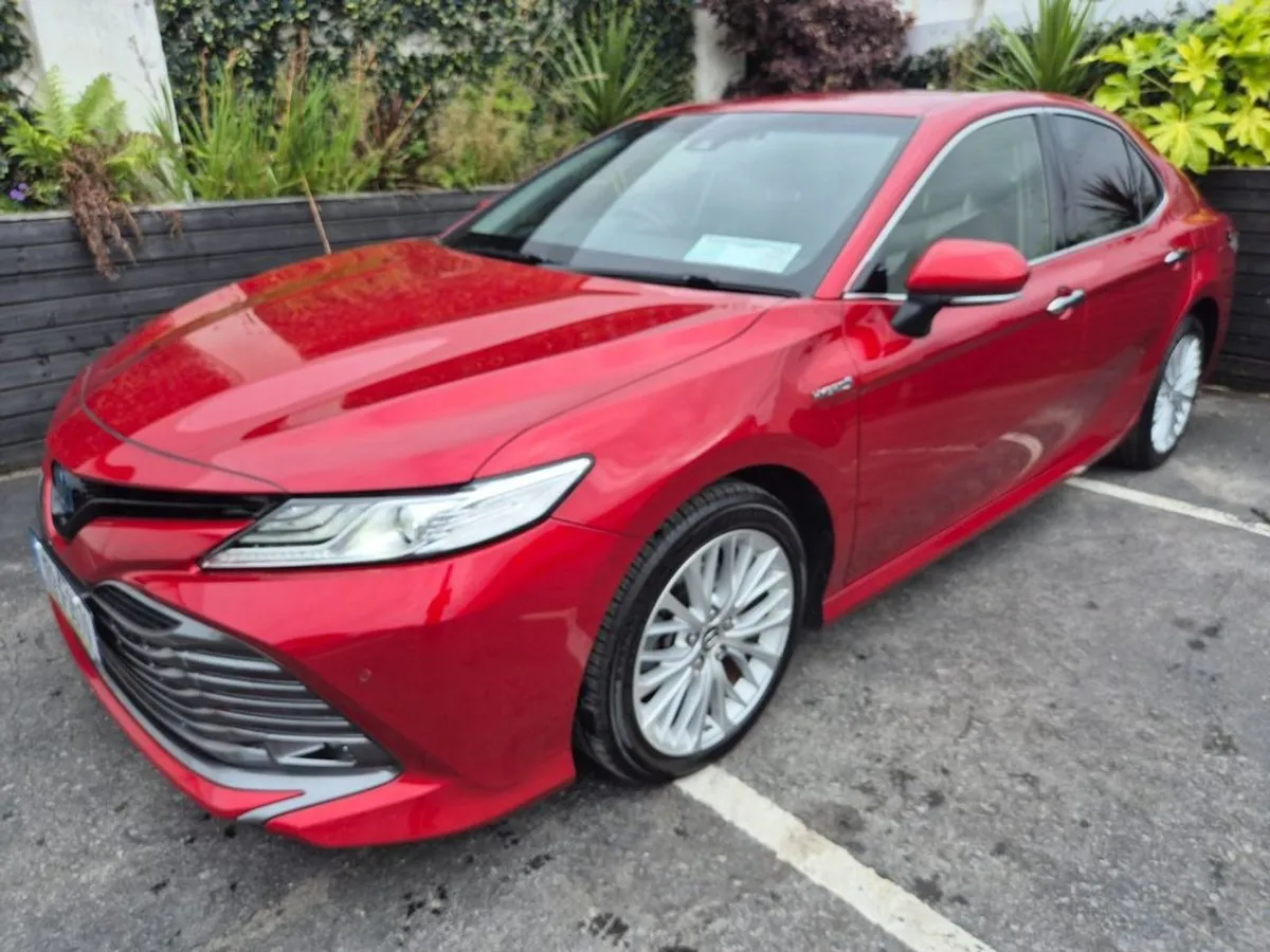 Toyota Camry 2.5 Hybrid / SOL G-pack With Leather - Image 2