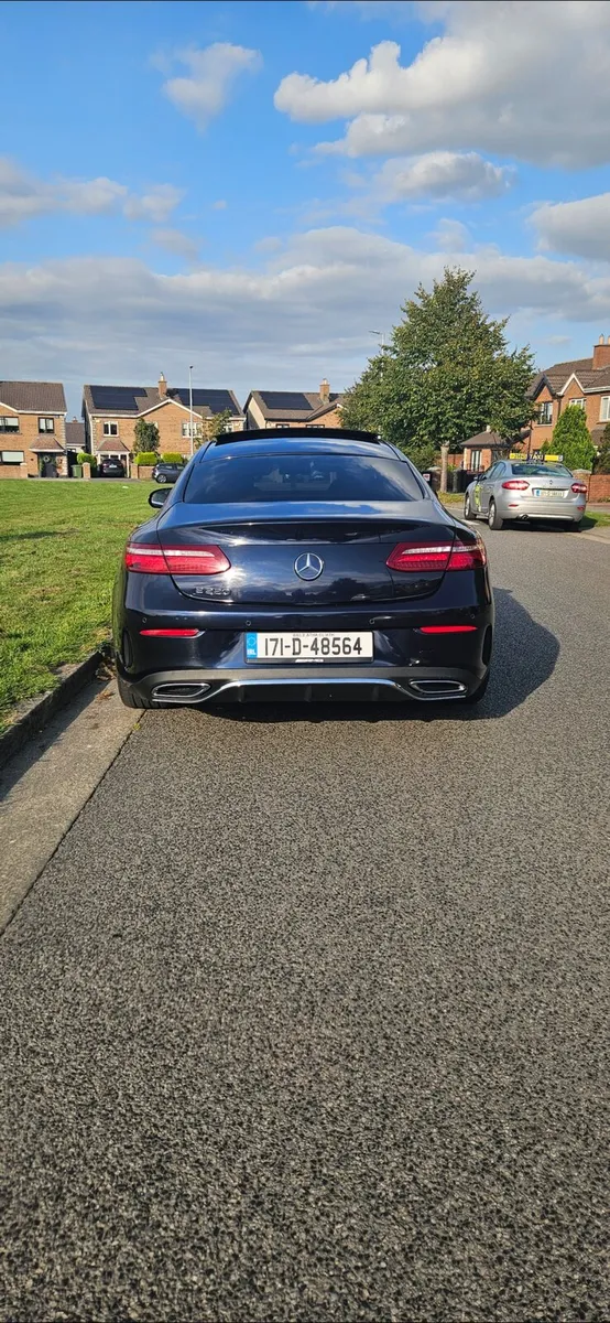 Mercedes-Benz E220 AMG line Premium Plus New NCT - Image 4