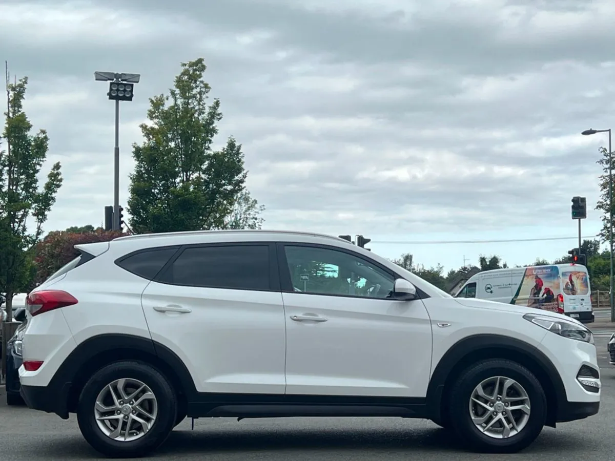 Hyundai Tucson 1.7 Diesel Comfort Commercial  low - Image 4