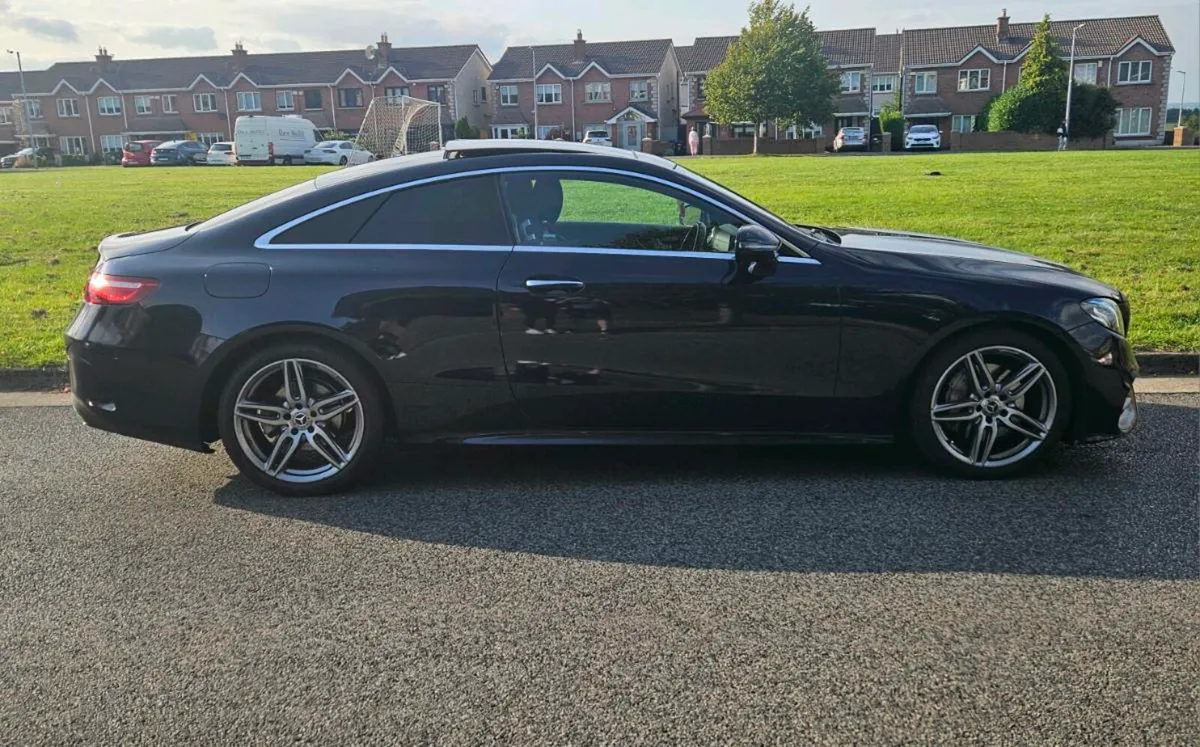 Mercedes-Benz E220 AMG line Premium Plus New NCT - Image 3