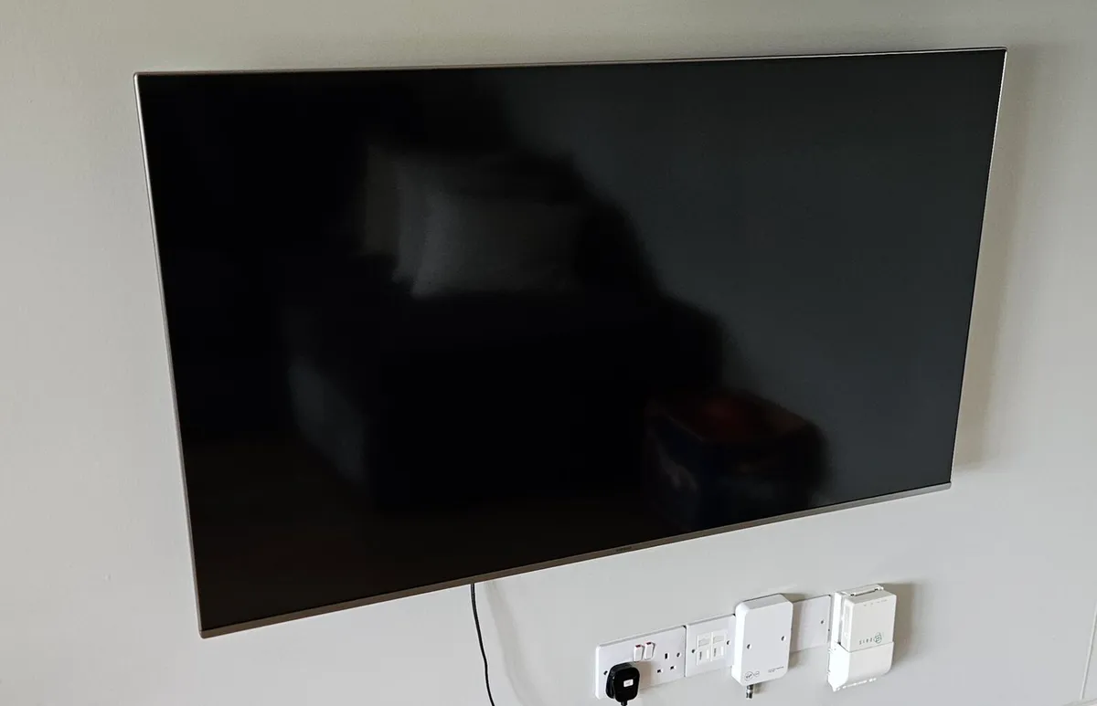 49" Samsung QE49Q6FNA Smart 4K HDR QLED TV - Image 1