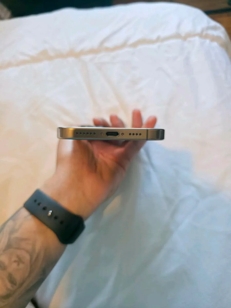 iPhone 16 pro max - Image 4