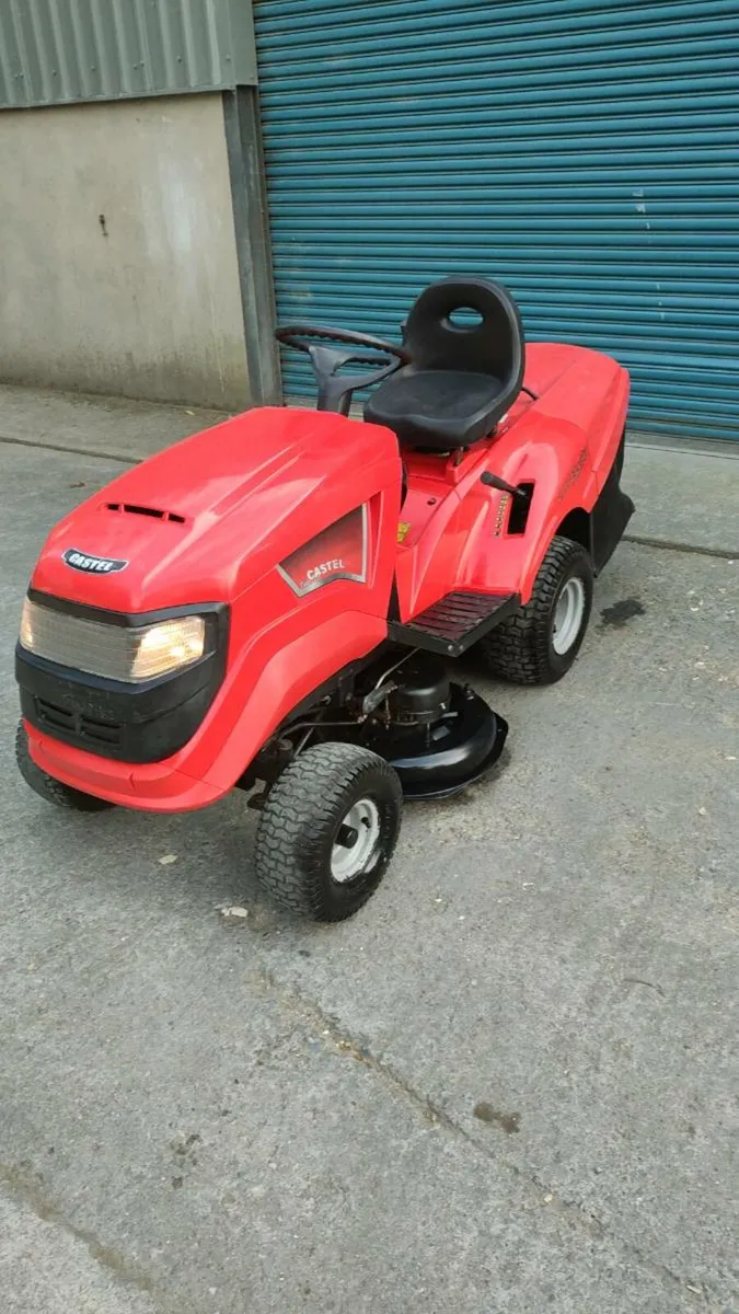 Castle twin cut ride on lawnmower - Image 2