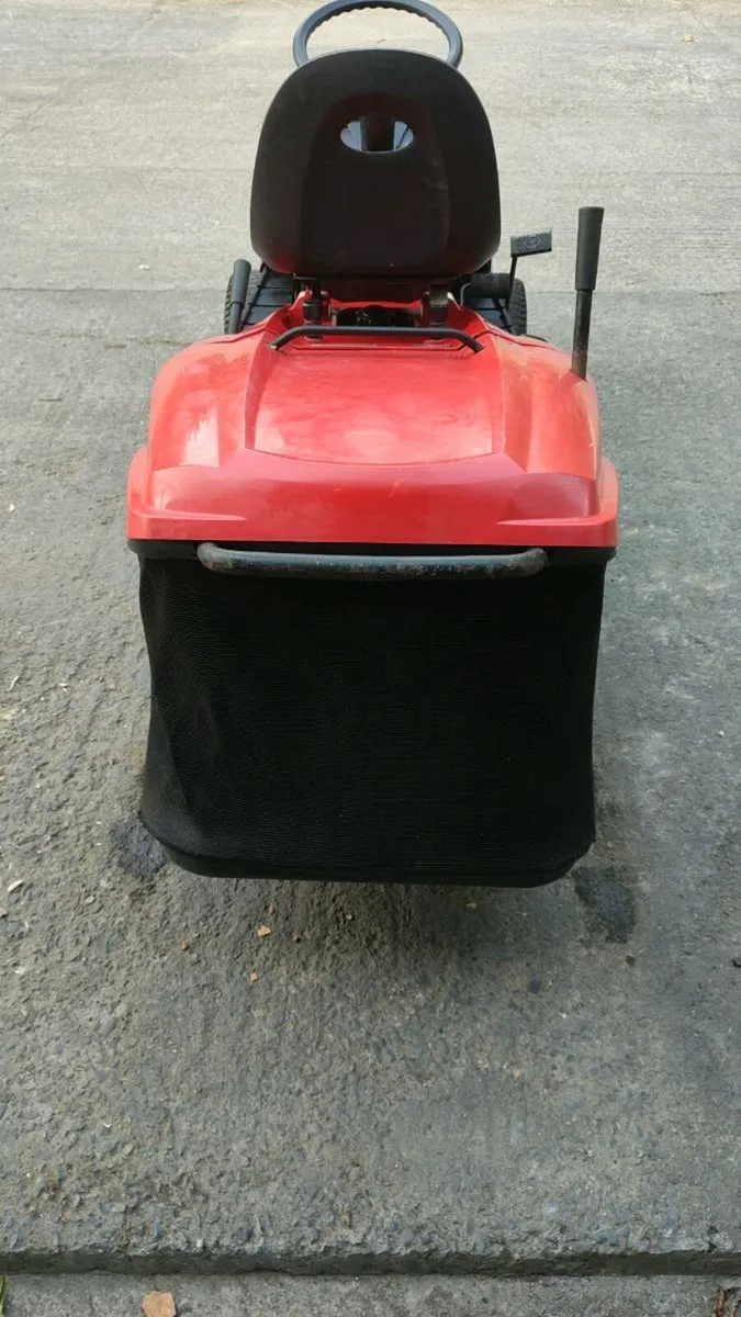Castle twin cut ride on lawnmower - Image 3