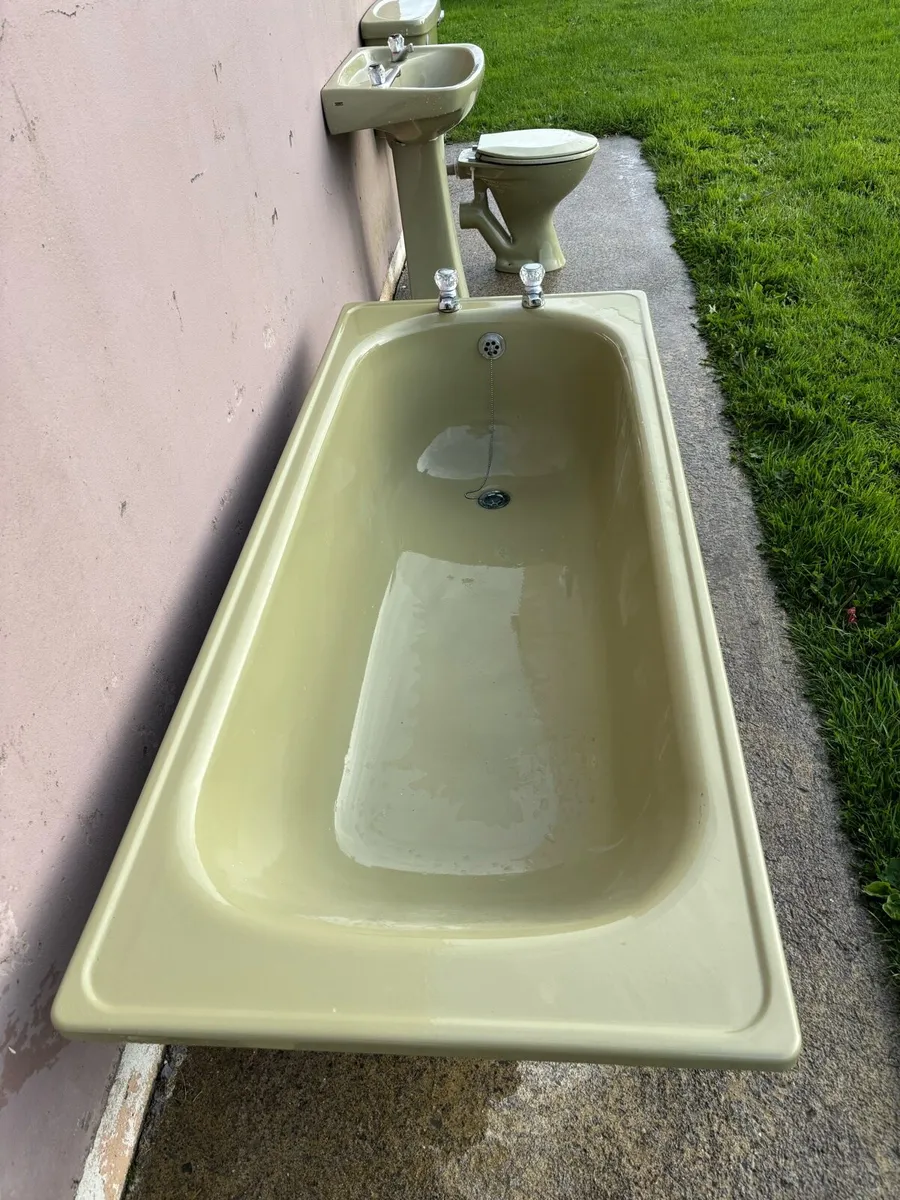 Bathroom wear - Image 1