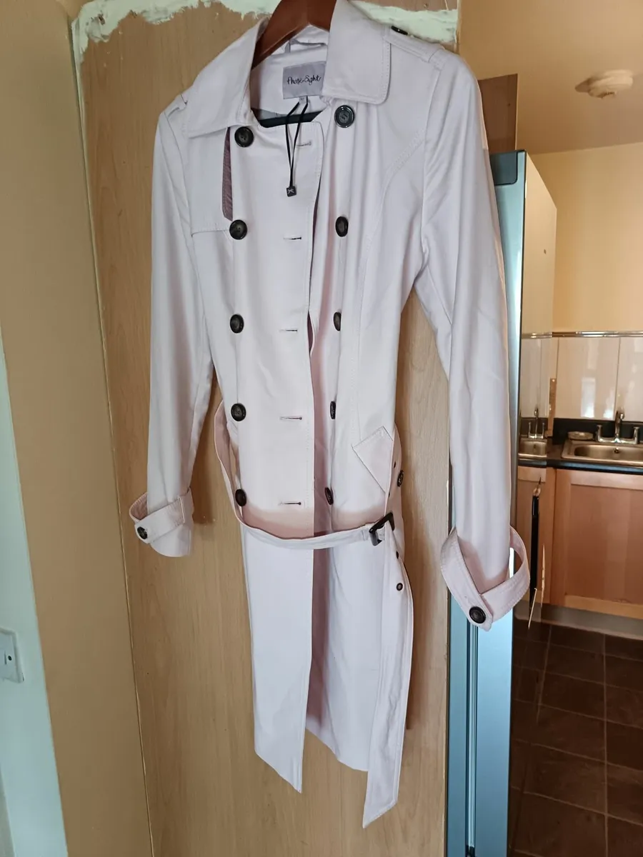 Woman's coat size 12 - Image 1