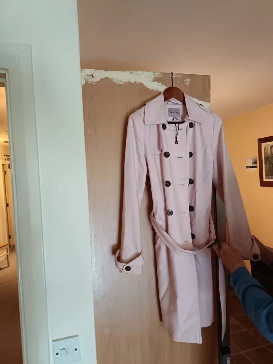 Woman's coat size 12 - Image 2