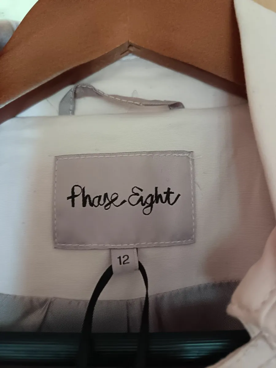 Woman's coat size 12 - Image 3