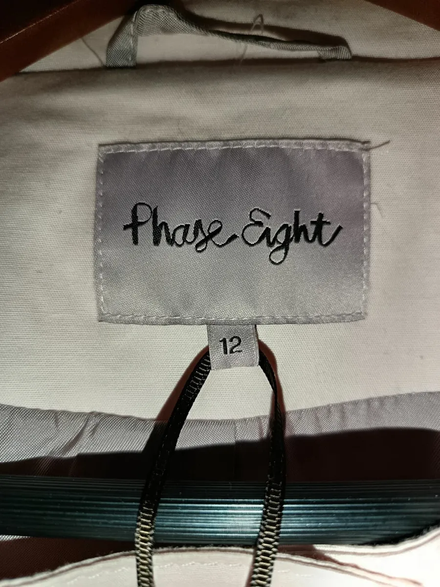 Woman's coat size 12 - Image 4
