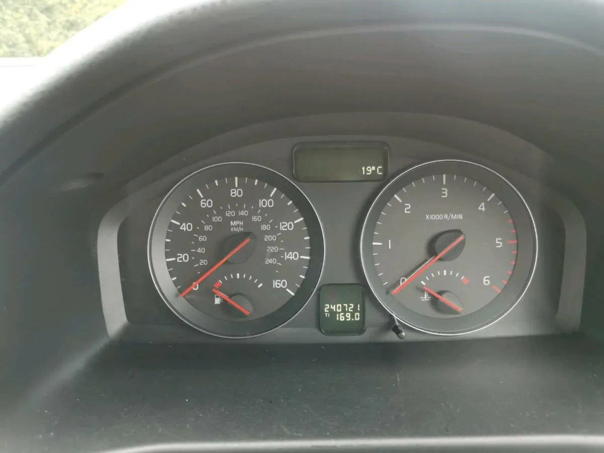 Volvo S40 - Image 4