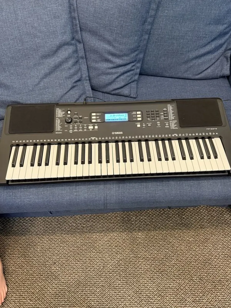 Yamaha PSR-E373 Keyboard - Image 2
