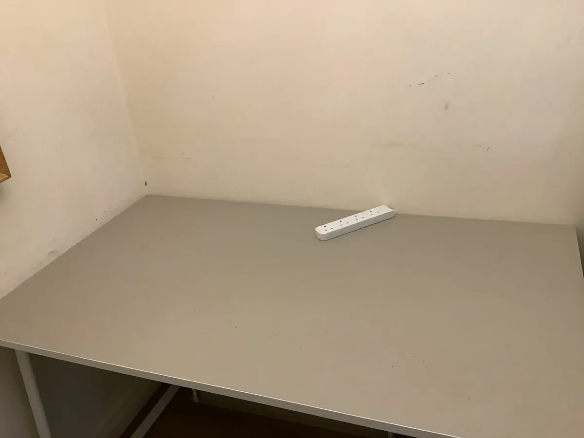 Table IKEA - Image 1