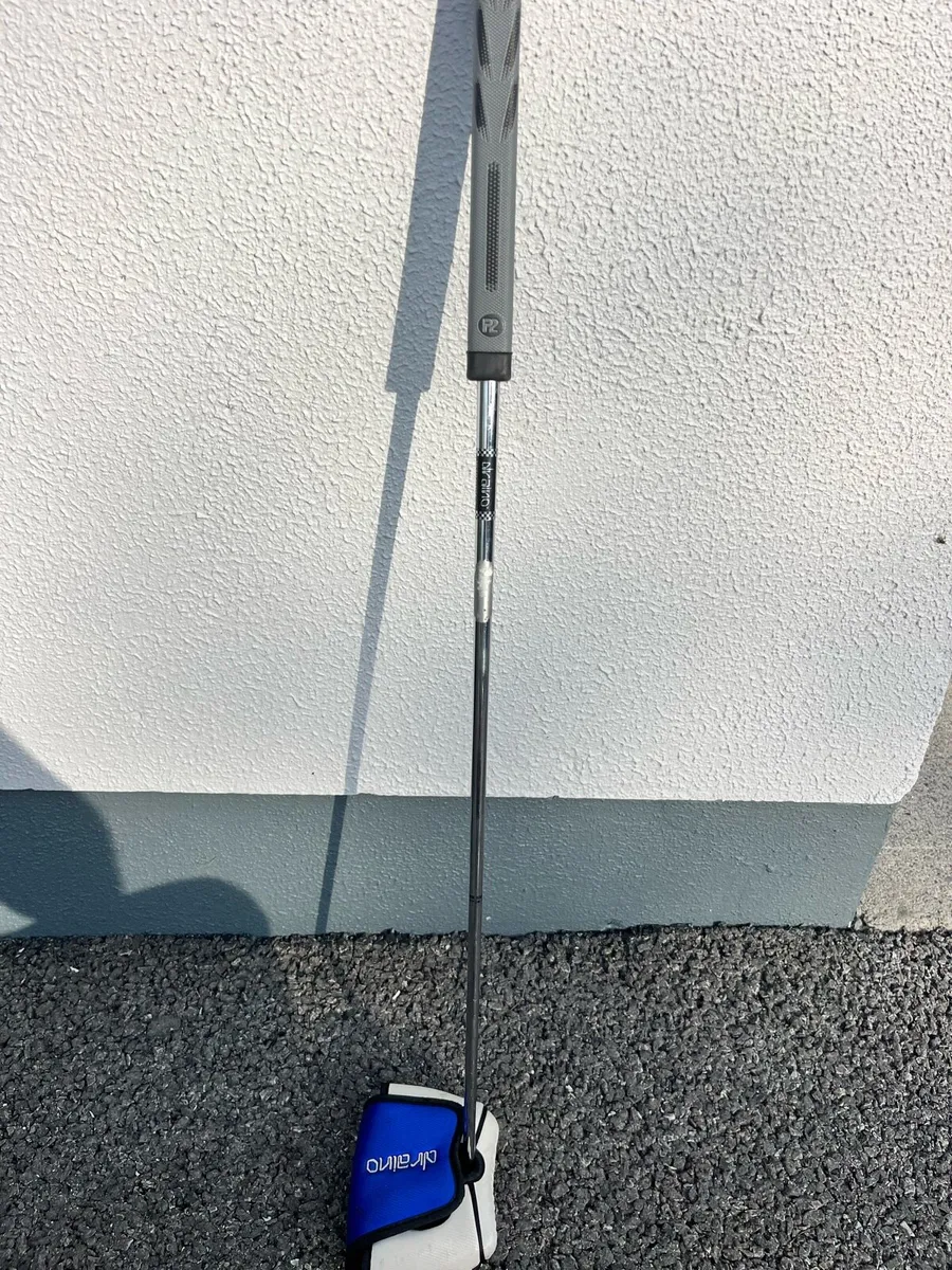 Mizuno Tour Bag and Putter - Image 1