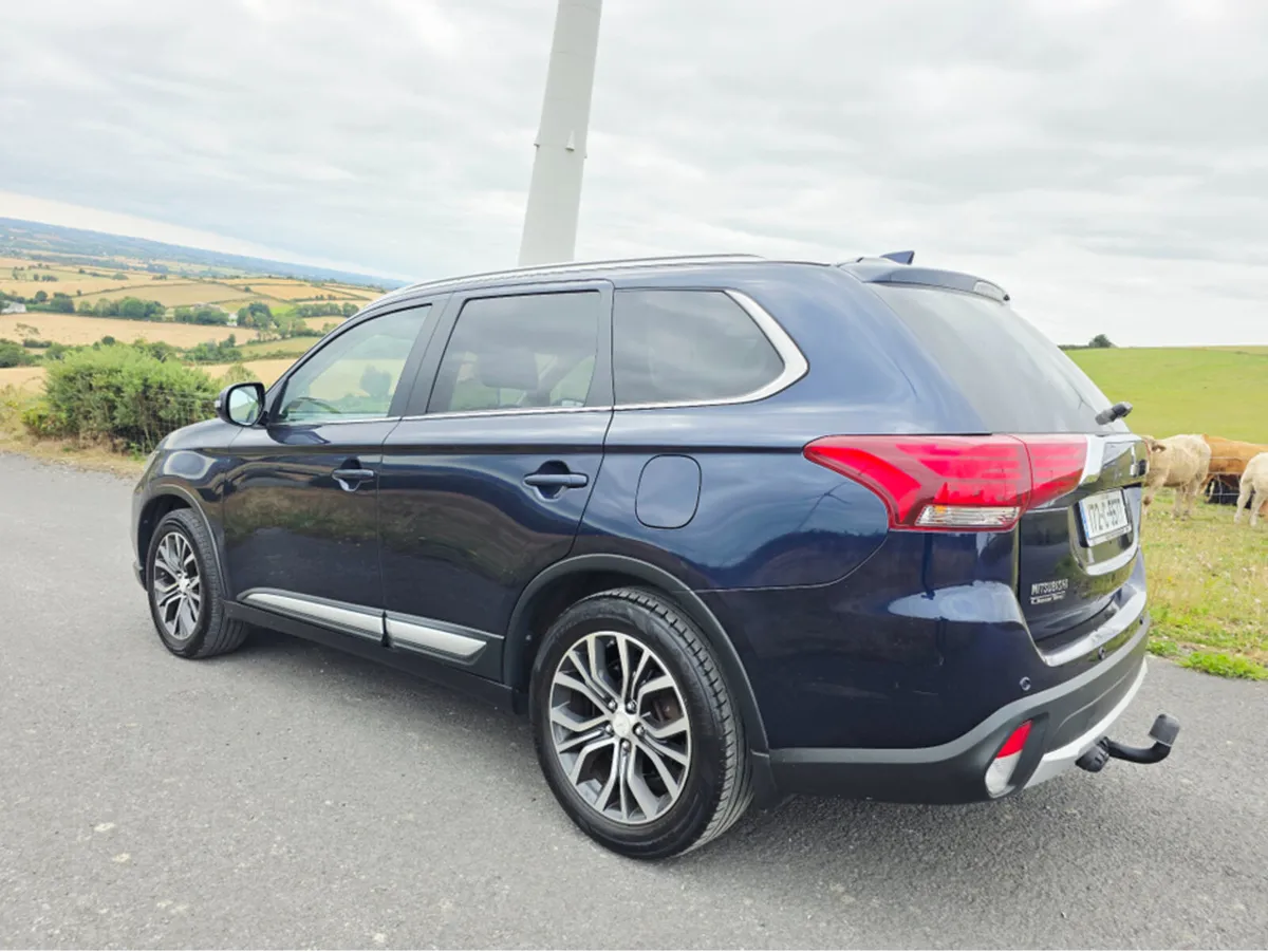 Mitsubishi Outlander OUTL 2WD 6MT 17MY 4DR - Image 4