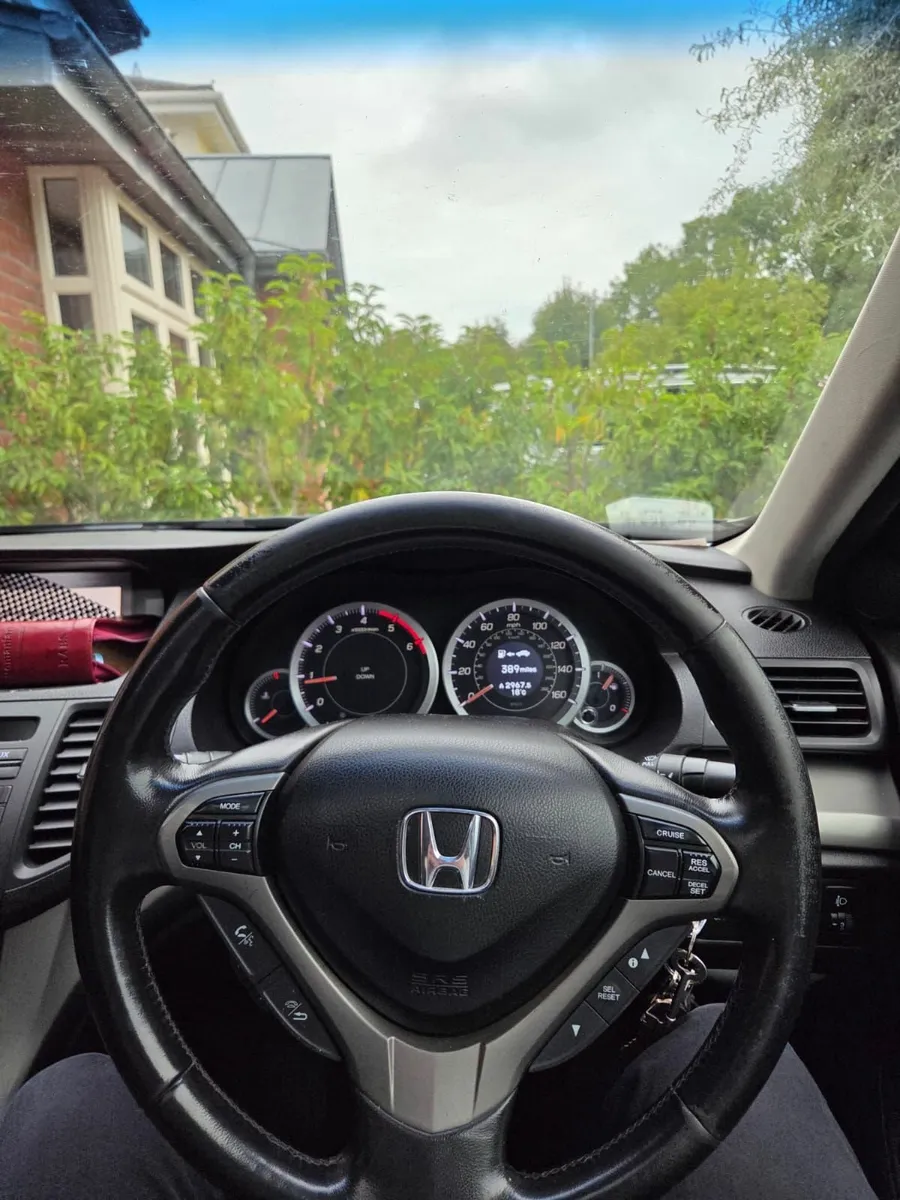 Honda Accord 2011 - Image 4
