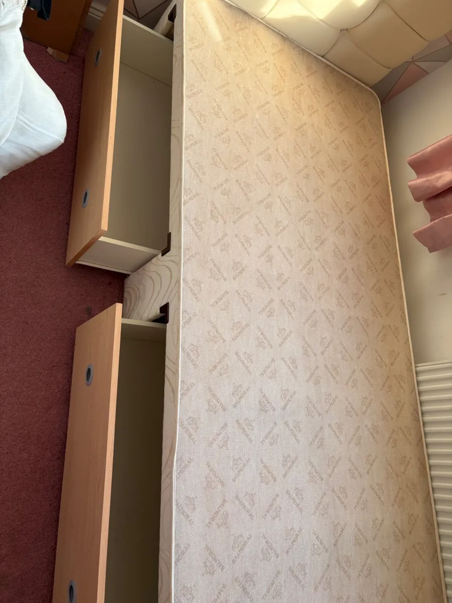 Bed - Image 1