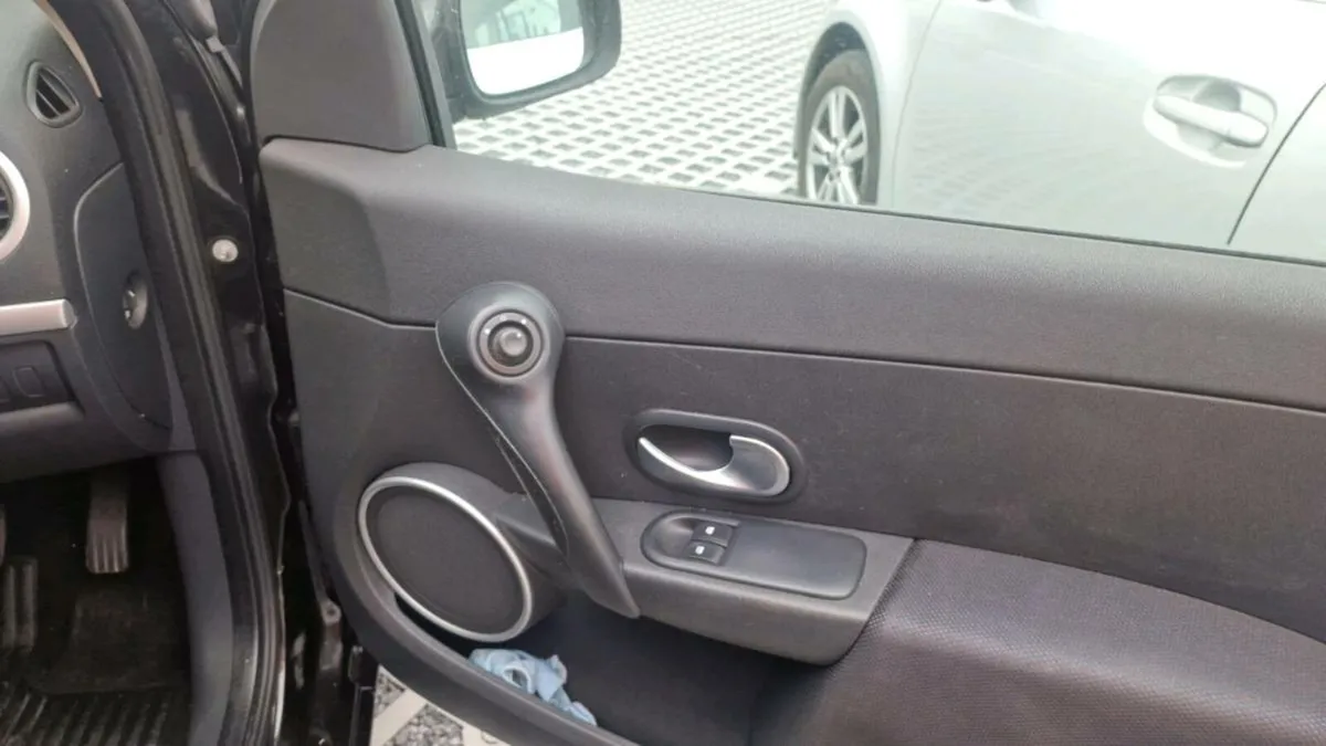Renault clio - Image 2