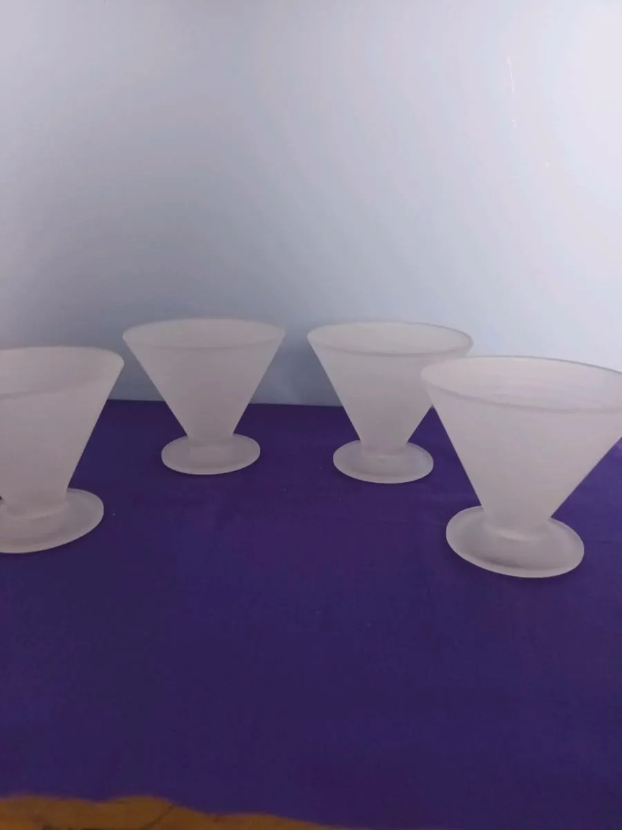 Set of 4 Retro Frosted Glass ICE-CREAM Dishes. - Image 2