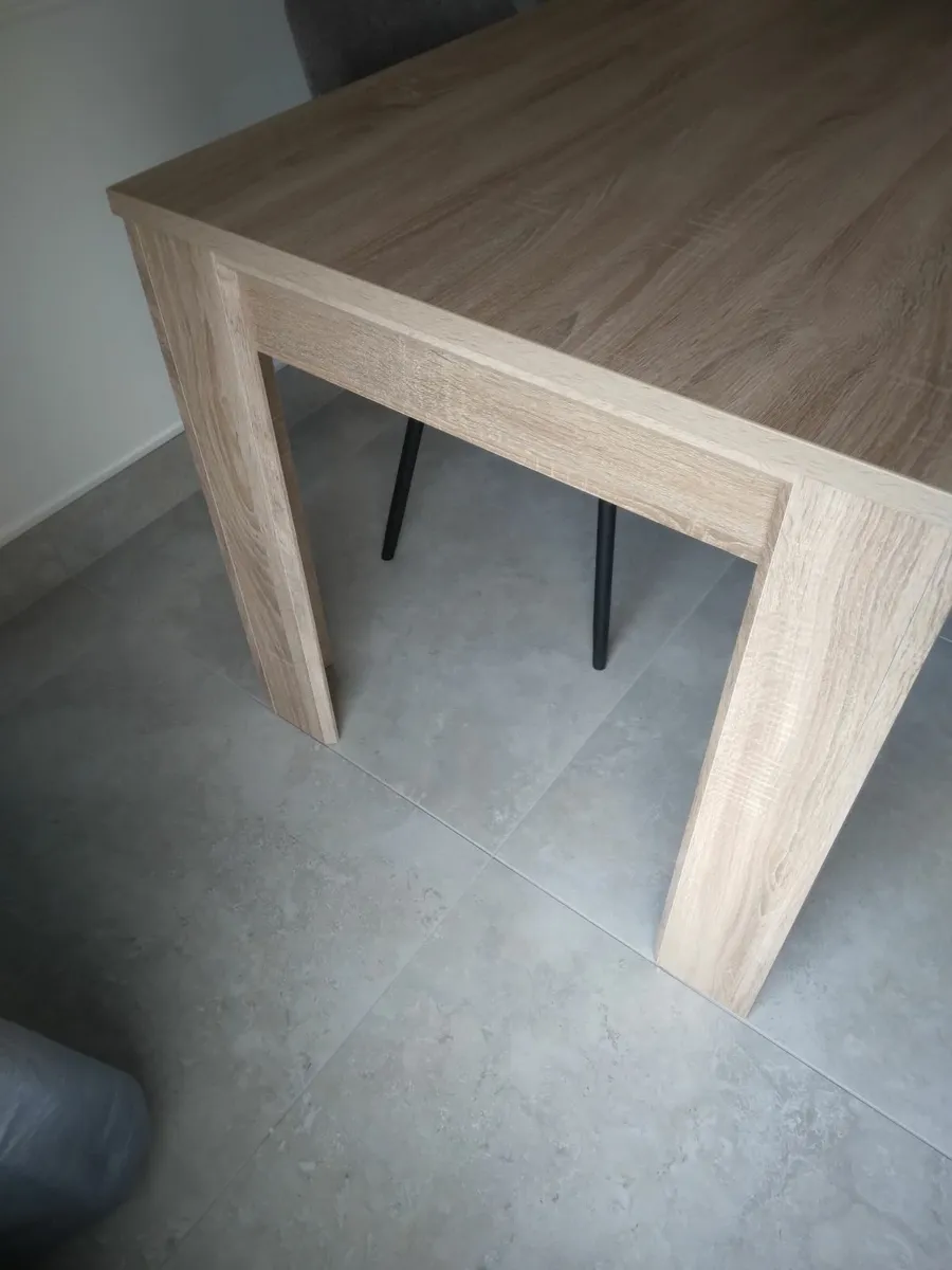 Dining table - Image 2