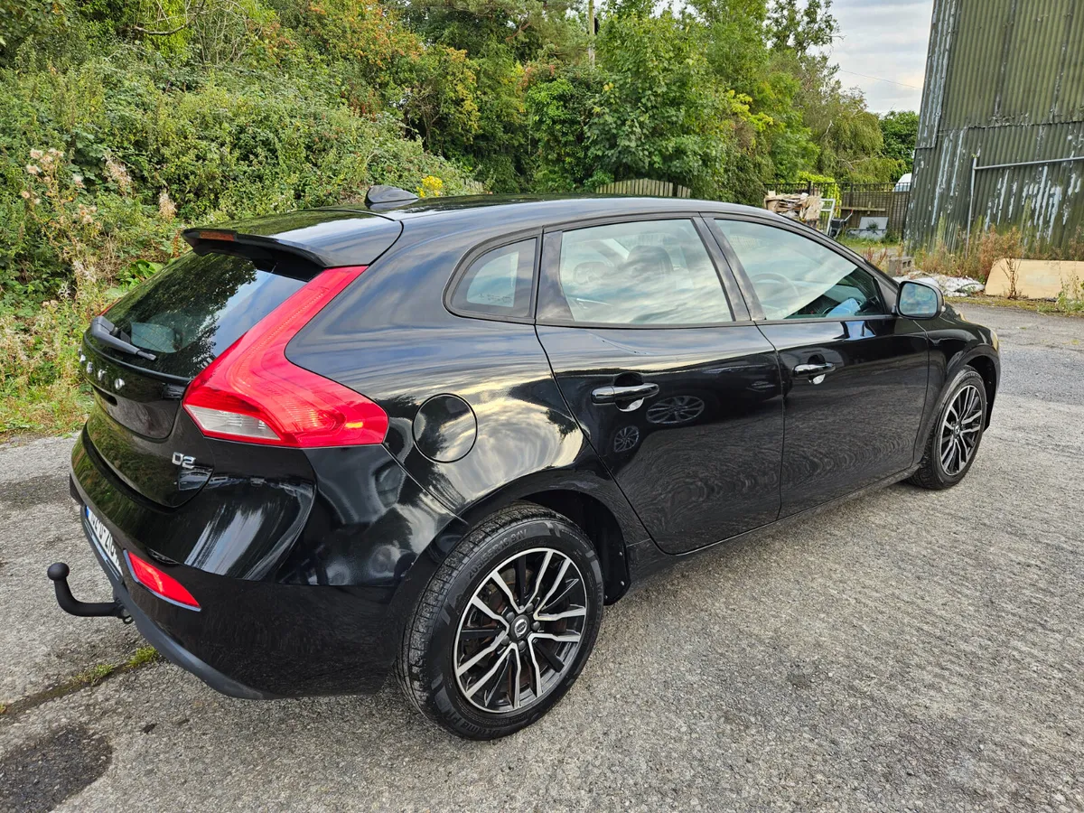 Volvo V40 2016 2.0 diesel low mileage - Image 4