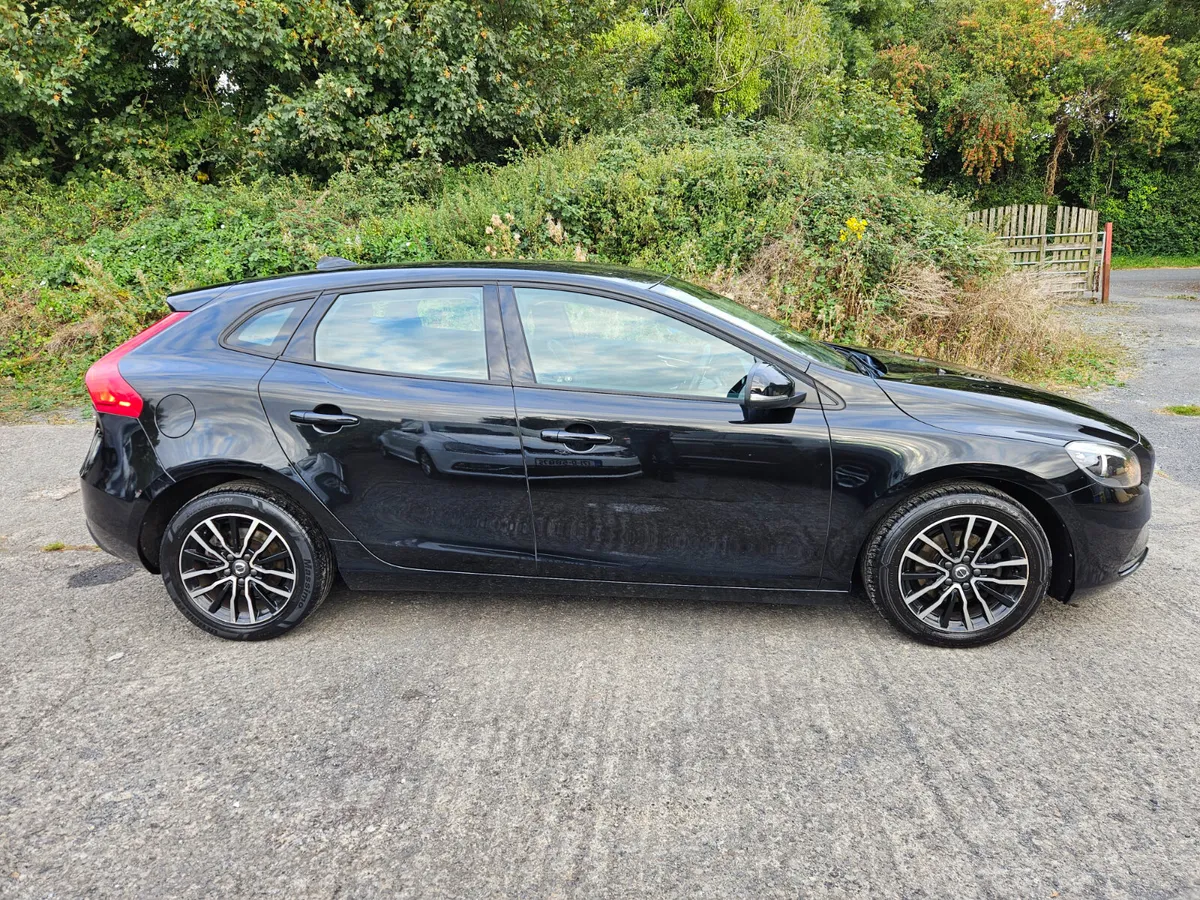 Volvo V40 2016 2.0 diesel low mileage - Image 3