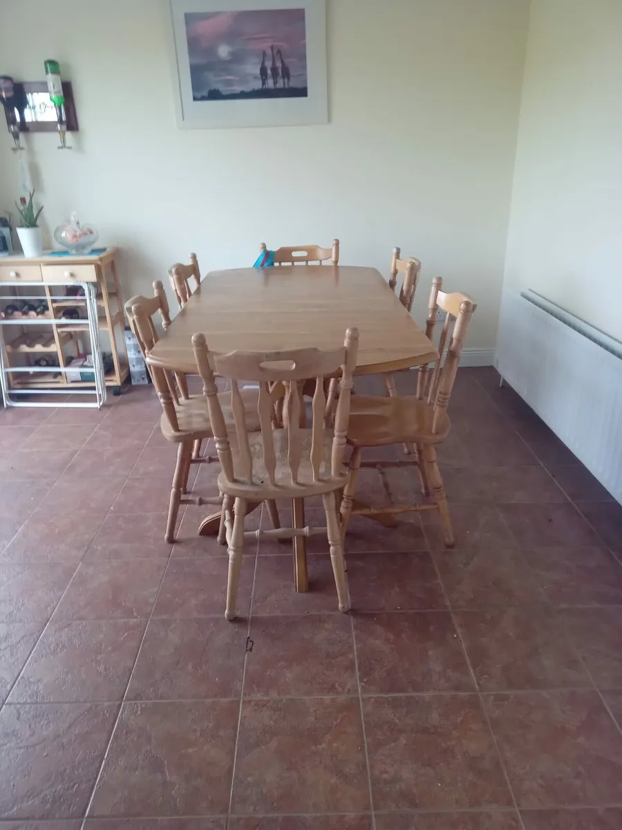 Table and chairs (6 ft) - Image 1
